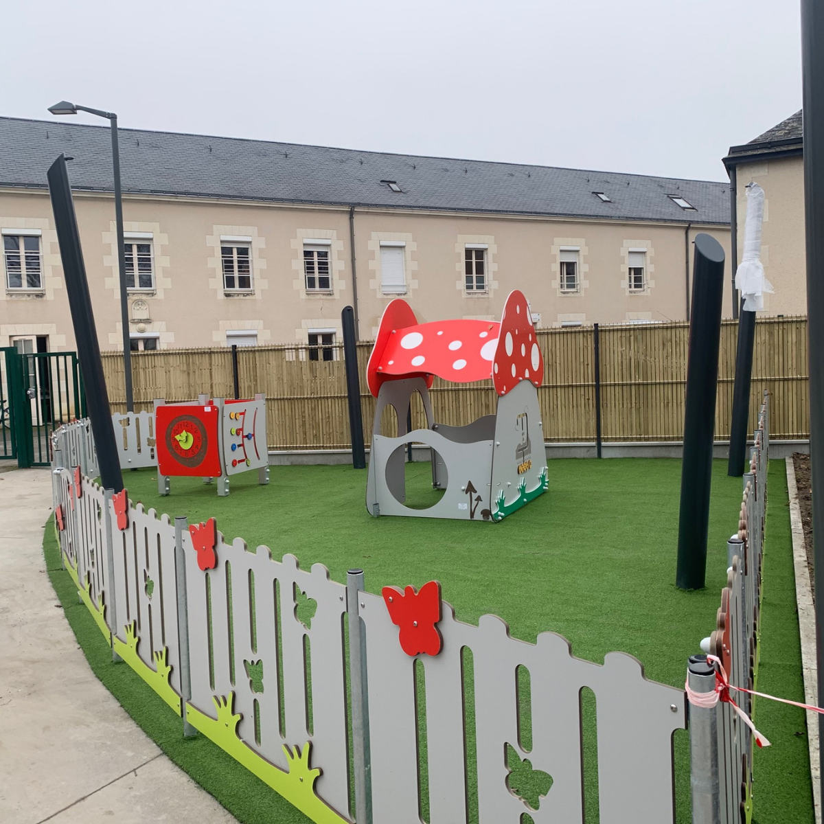 cabane exterieure pour espace de jeux enfants