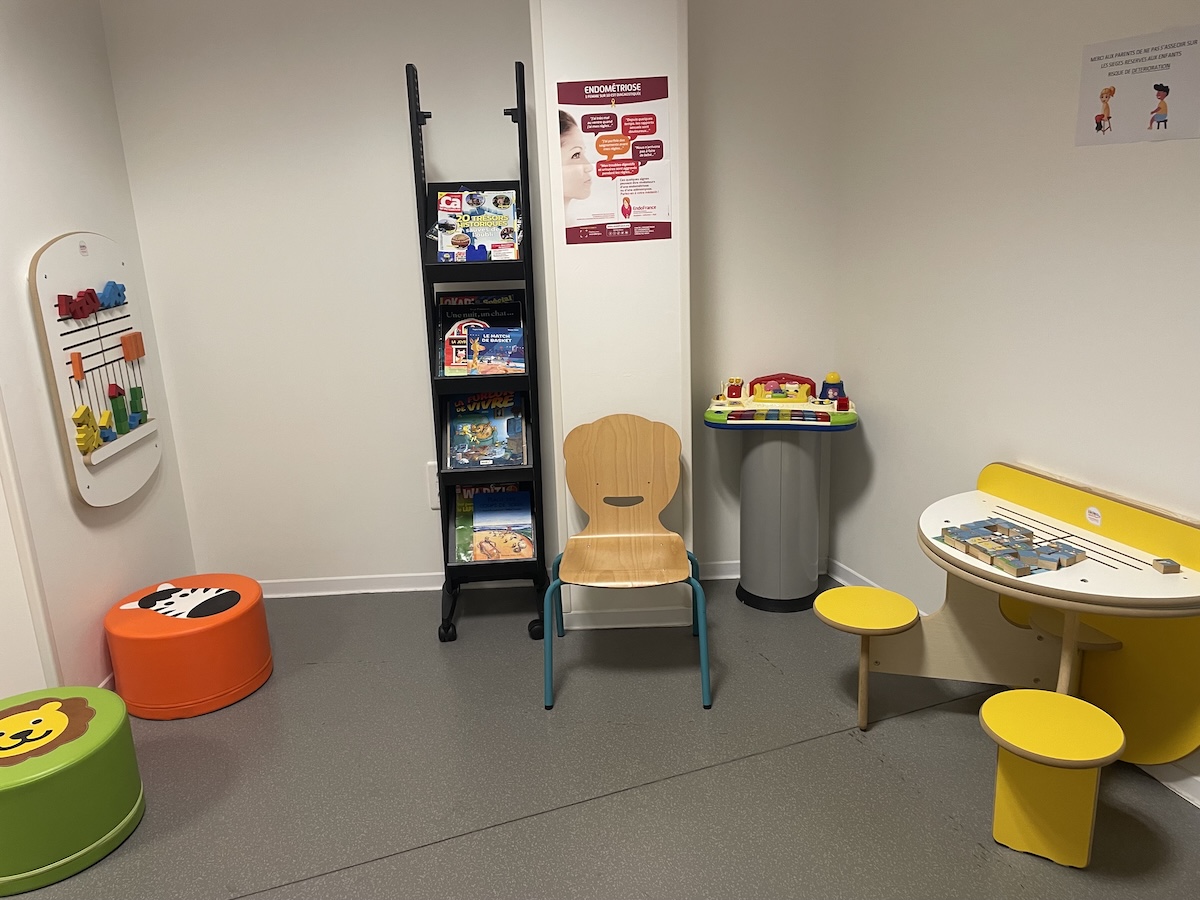 Espace enfant dans la salle d'attente d'un hopital