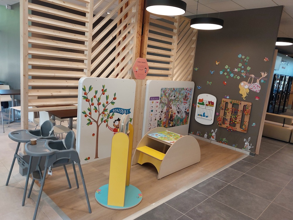 Installation d'un espace enfant dans une station service